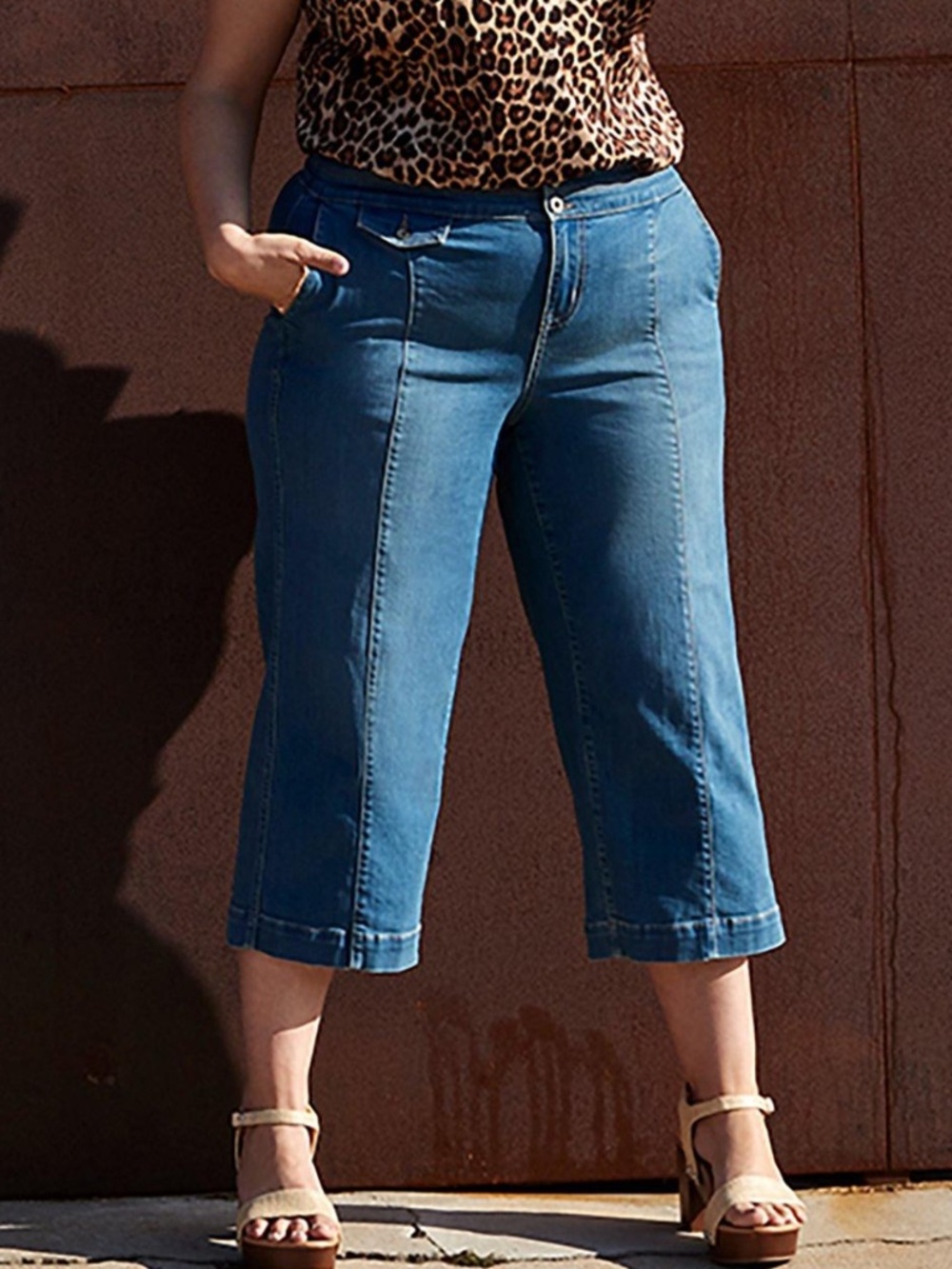 Torrid - Crop High Rise Wide Leg Medium Wash Super Soft Blue Jeans - 18
